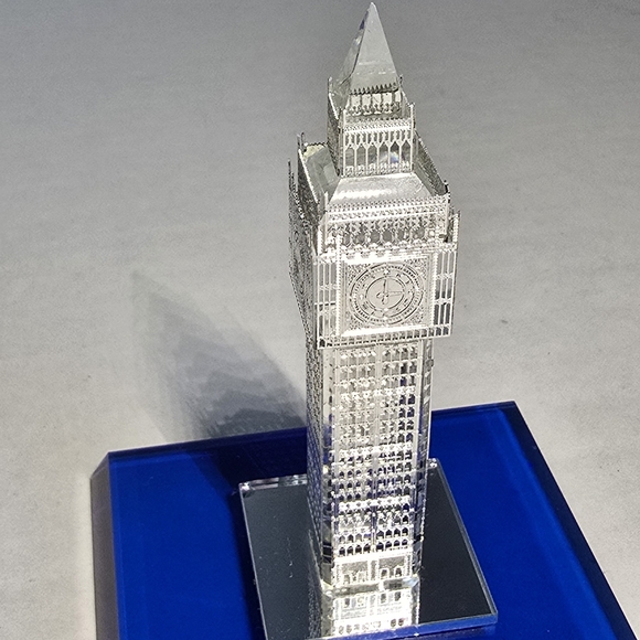 Crystal & Silver Paperweight Big Ben Tower Britain with Blue Glass Base C46For - Picture 12 of 12